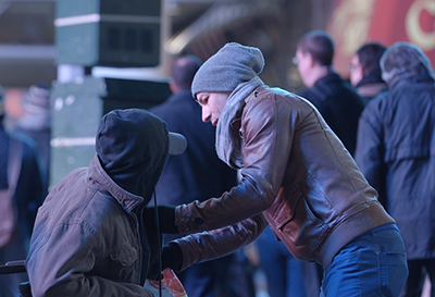 Chun Rosekranz assisting others on the streets of New York